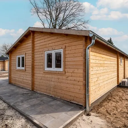 Recreatiepark Maas En Bos مكان تخييم فيليلويْ