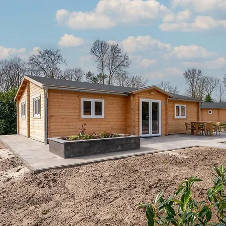 مكان تخييم Recreatiepark Maas En Bos *