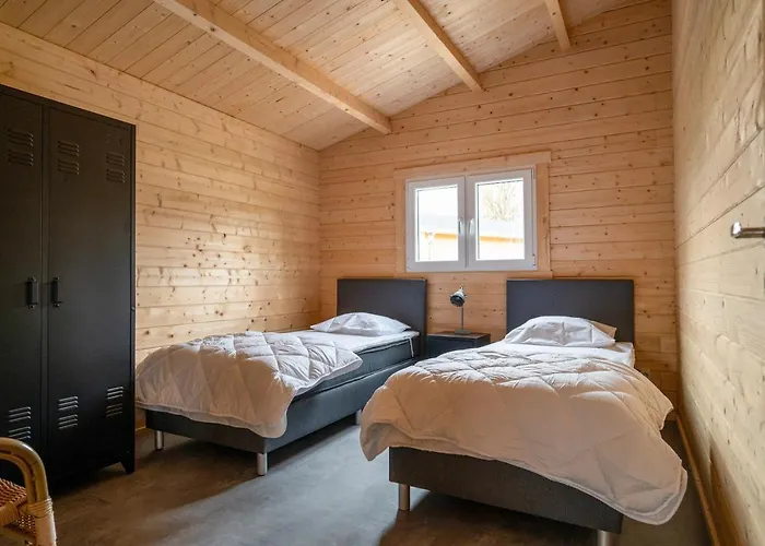 Recreatiepark Maas En Bos مكان تخييم