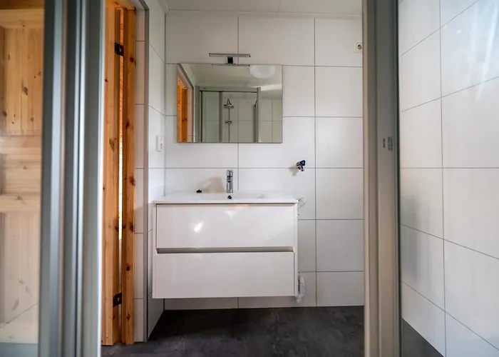 مكان تخييم Recreatiepark Maas En Bos *