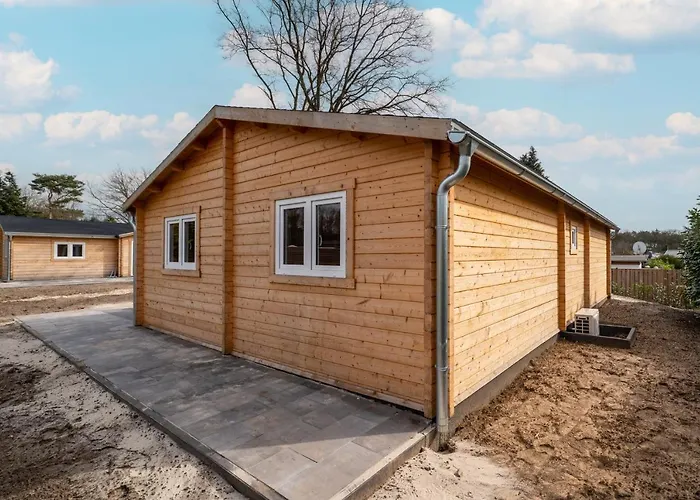 Recreatiepark Maas En Bos مكان تخييم فيليلويْ